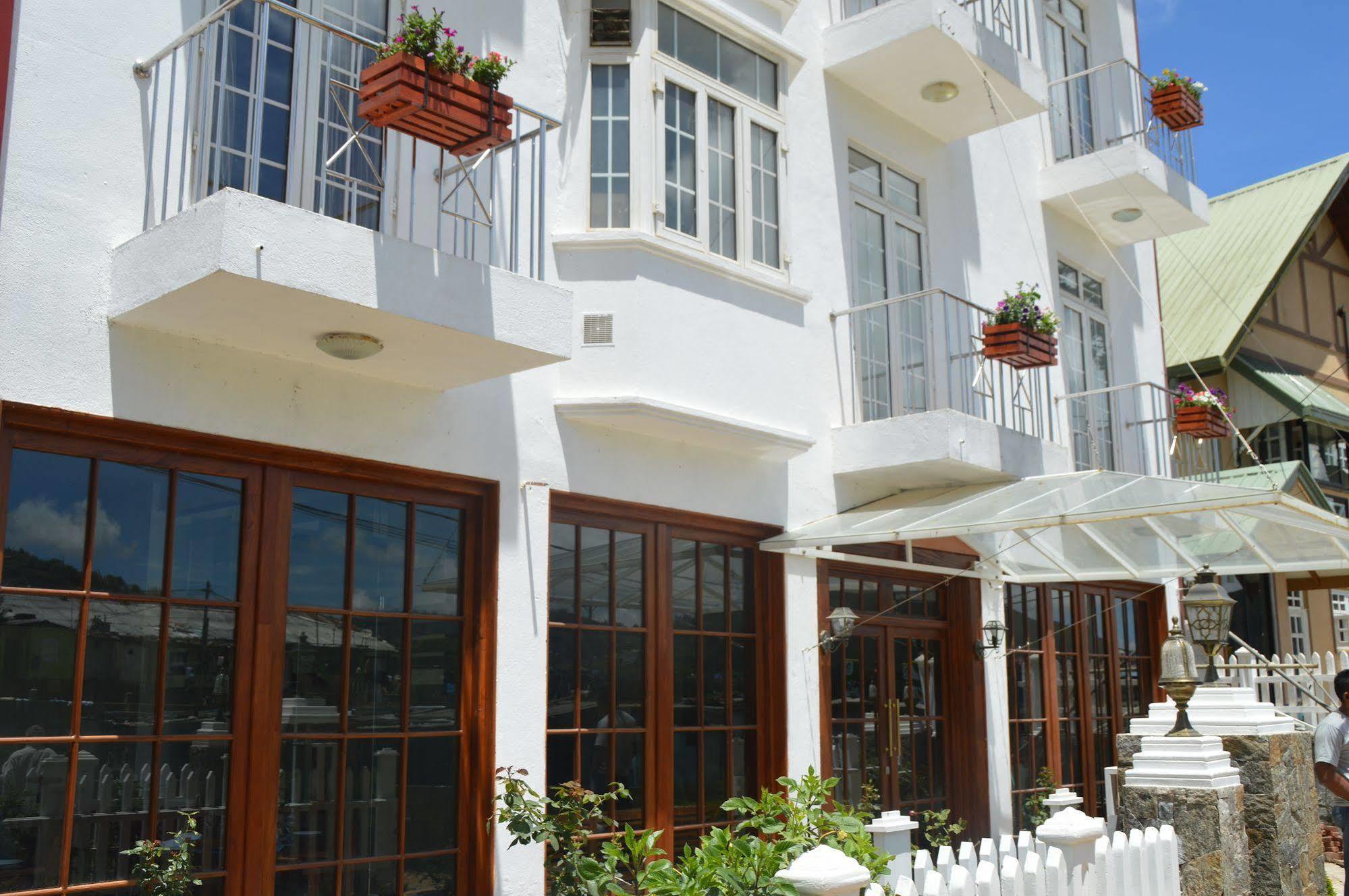 فندق Royal Hills نوفارا إيلِيا المظهر الخارجي الصورة